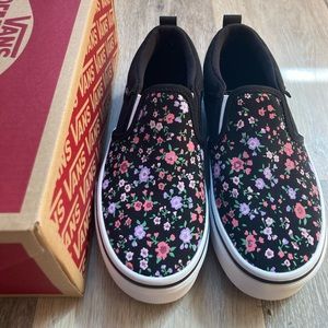 NEW!! Girls size 1 Vans.